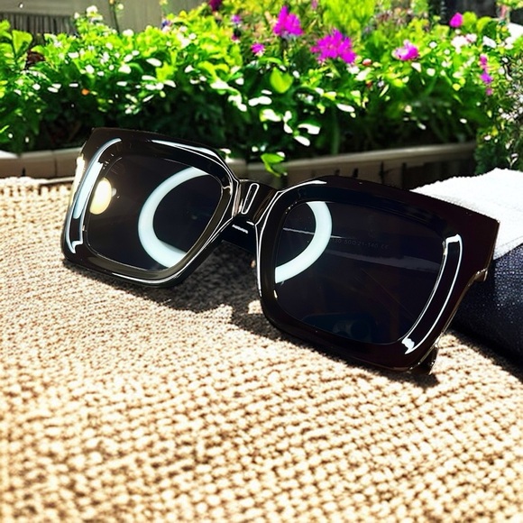 NEW Black Chunky Square Frame 3 Gold Rivet Vintage Designer Style Sunglasses - Picture 8 of 16